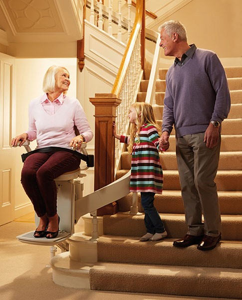 Acorn Stairlifts Canada’s Many Models: Straight, Outdoor, and Curved Stairlifts